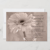 Pale Pink Tinted Daisy Wedding Einladung (Vorderseite)