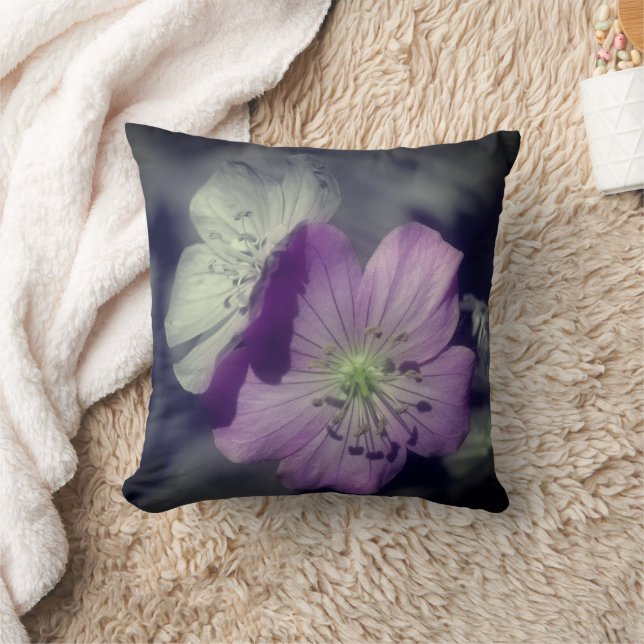 Pale Purple Geranium Flowers  Kissen (Decke)