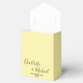 Pale Yellow Script Minimalist Wedding Geschenkschachtel (Geöffnet)