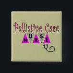 Palliativmedizin-Krankenschwester-Geschenke Button<br><div class="desc">Palliative Sorgfalt-Krankenschwester-Geschenke,  T - Shirts,  Tassen,  Schlüsselketten,  Karten,  Hüte,  Tasche bauscht sich….entzückend</div>