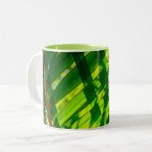 Palm Blätter Kariert, Kapaa, Kauai, Hawaii Zweifarbige Tasse (Vorderseite Links)