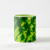 Palm Blätter Kariert, Kapaa, Kauai, Hawaii Zweifarbige Tasse (Mittel)