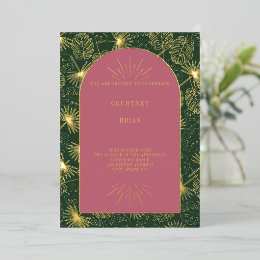 Palm Blätter Rosa + Grüner Strand Hochzeit Folieneinladung (Stehend vorne)