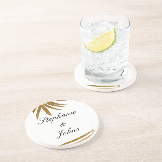 Palm Leaf Gold Glitzer Custom Couple Name Tropical Getränkeuntersetzer (Seite)