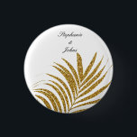 Palm Leaf Gold Glitzer Individuelle Name Trendy We Button<br><div class="desc">Entworfen mit schönen und künstlerischen goldenen Palmenblattmuster in massiven weißen Hintergrund mit personalisierten Text-Vorlagen,  die Sie bearbeiten und anpassen können,  um Ihre eigenen Details hinzufügen. Ideal für besondere Anlässe wie Hochzeiten!</div>