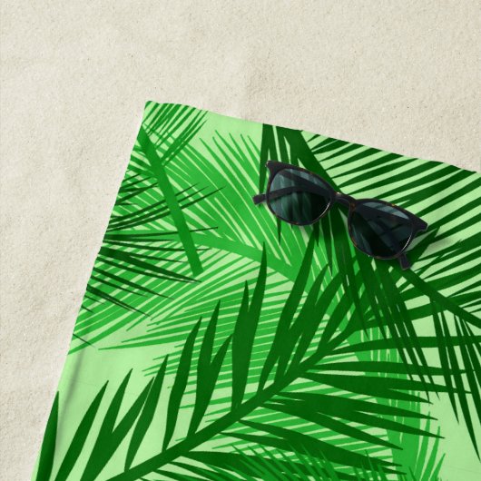 Palm Leaf Print, Emerald und Light Lime Green Strandtuch (Beispiel)