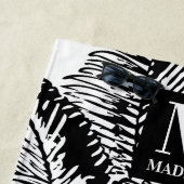Palm Tree Blätter Schwarz-Weiß-Abstrakte Monogramm Strandtuch (Beispiel)