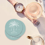 Palm Tree für kundenspezifische Monogramm-Hochzeit Runder Pappuntersetzer<br><div class="desc">Schöne und elegante Hochzeitseinladung feiern Liebe in ihrer reinsten Form mit Einladungen, die die Eleganz Ihrer Gewerkschaft widerspiegeln. Bestellen Sie noch heute Ihre eleganten Einladungen für Hochzeiten und Set Sie die Bühne für eine Feier, die so zeitlos ist wie Ihre Liebe. Egal ob Sie den Knoten in Ihrer Heimatstadt oder...</div>