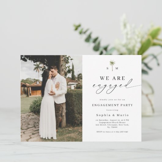 Palm Tree Monogram Beach Engagement Party Einladung (Stehend Vorderseite)
