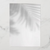 Palm Tree Shadow Modern Wedite mit Foil Folieneinladung (Rückseite)