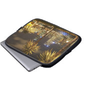 Palm Trees and CBD at Night, Sydney, New South Laptopschutzhülle (Vorne Knopf)