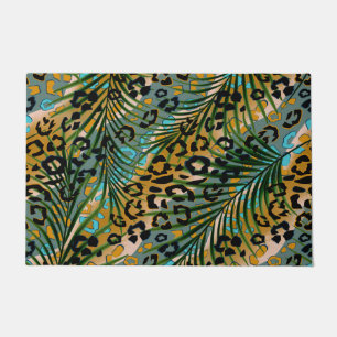 Palm verlasse auf einem Leopardenhintergrund. Fußmatte