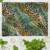 Palm verlasse auf einem Leopardenhintergrund. Geschirrtuch (Gefaltet)