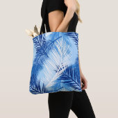 Palmblätterblätter Print, Kobalt, White und Sky Bl Tasche (Von Nahem)