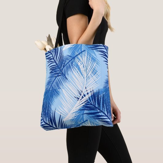 Palmblätterblätter Print, Kobalt, White und Sky Bl Tasche (Von Nahem)