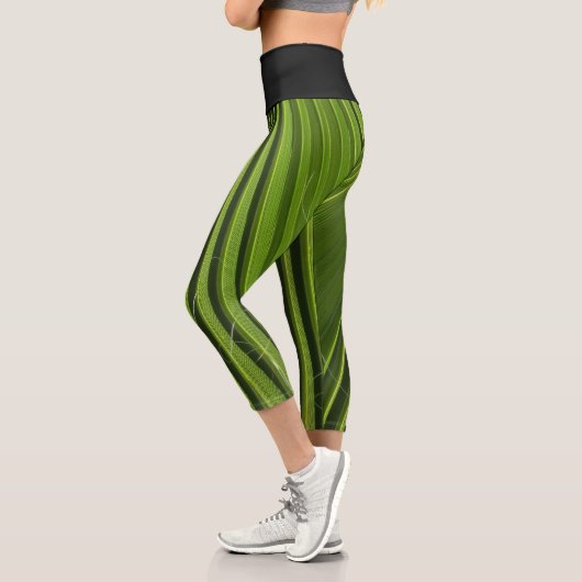 Palmblättriger tropischer, hellgrüner vertikaler S Capri Leggings (Links)
