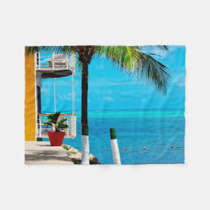 Palme am Vorgarten eines Hauses durch das Meer Fleecedecke