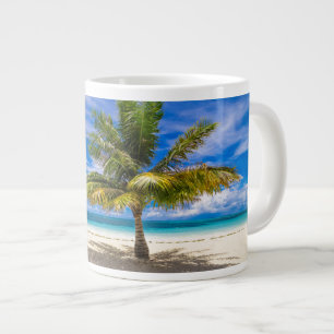 Palme am weißen Sandstrand Jumbo-Tasse
