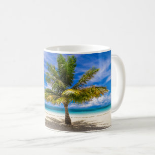 Palme auf weißem Sand-Strand Kaffeetasse