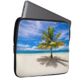 Palme auf weißem Sand-Strand Laptopschutzhülle (Vorne Rechts)