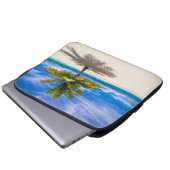 Palme auf weißem Sand-Strand Laptopschutzhülle (Vorne Knopf)