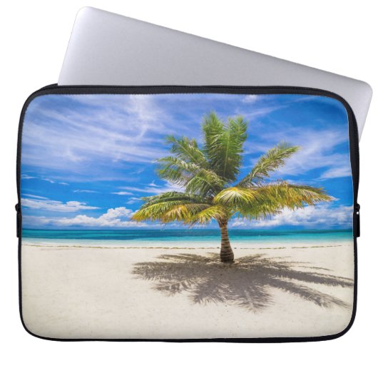 Palme auf weißem Sand-Strand Laptopschutzhülle (Vorderseite)