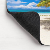 Palme auf weißem Sand-Strand Mousepad (Ecke)