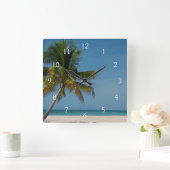 Palme und weißer Sandstrand 2 Quadratische Wanduhr (Zuhause)