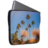 Palme unter blauem Himmel Laptopschutzhülle (Vorne Rechts)