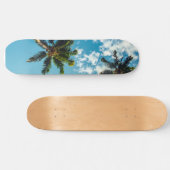 Palmen am blauen Himmel Skateboard (Horizontal)