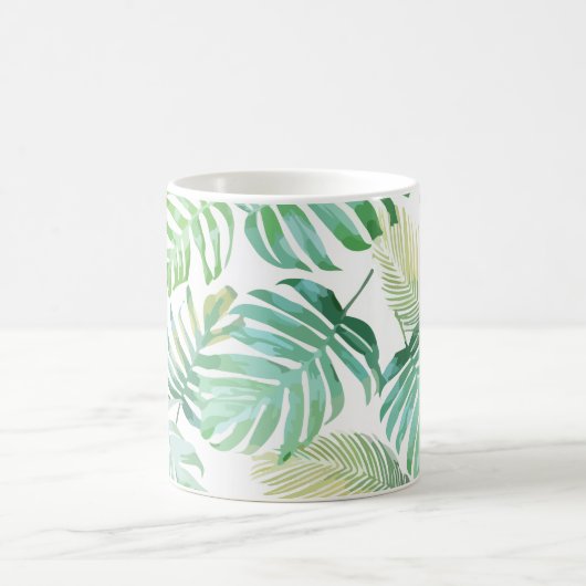 Palmen am tropischen Strand Kaffeetasse (Mittel)