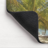 Palmen auf einem weißen Sand-Strand Hondurass Mousepad (Ecke)