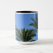 Palmen gegen das blaue Himmelsobjekt Foto Tasse (Zentrum)