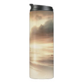 Palmen & Oranger Sonnenuntergangsstrand Thermosbecher (Nach rechts gedreht)