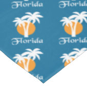 Palmen und Orangensonne Tischdecke (Schrägansicht)