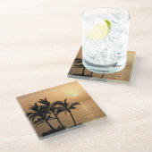 Palmen und romantischer Sonnenuntergang Glasuntersetzer (Schrägansicht)