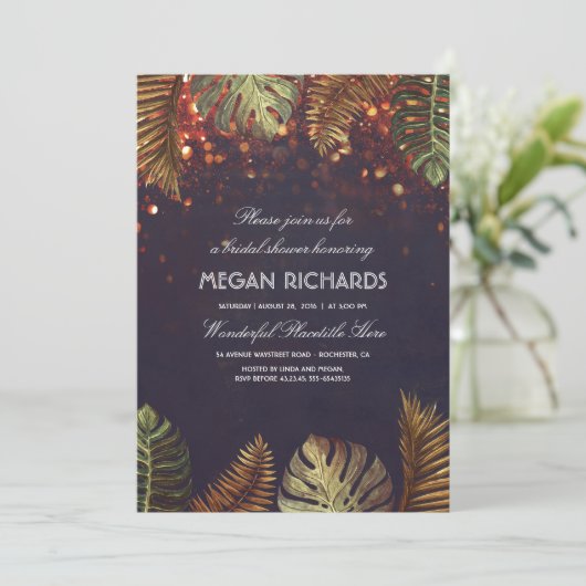 Palmen und String Lights Beach Brautparty Einladung (Stehend Vorderseite)