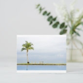 Palmenbaum am Pool Postkarte (Stehend Vorderseite)