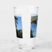 Palmenbaum unter einem klaren Himmel versetzen Glas (Links)