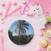 Palmenbaum unter einem klaren Himmel versetzen Pappteller (Party)