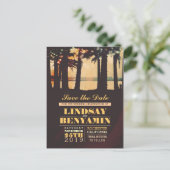 Palmenstrand mit String-Lichtern Save the Date Pos Ankündigungspostkarte (Stehend Vorderseite)