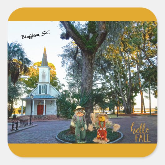 Palmetto Bluff Chapel Bluffton SC Fall Scarecrows Quadratischer Aufkleber (Vorderseite)
