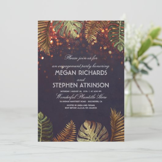 Palms und String Lights Beach Engagement Party Einladung (Stehend Vorderseite)
