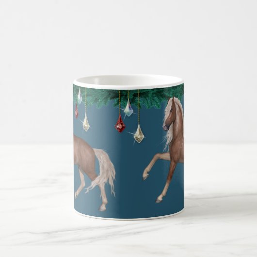 Palomino Pferd auf blauer Tasse (Mittel)