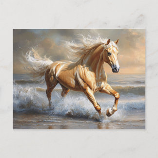 Palomino Pferd läuft am Strand Postkarte