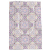 Pamela Muster Eine elegante Geschenktasche Mittlere Geschenktüte (Rückseite)