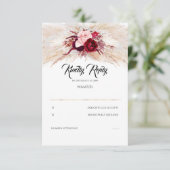 Pampas Grass Burgundy Red Chic Wedding RSVP Karte (Stehend Vorderseite)