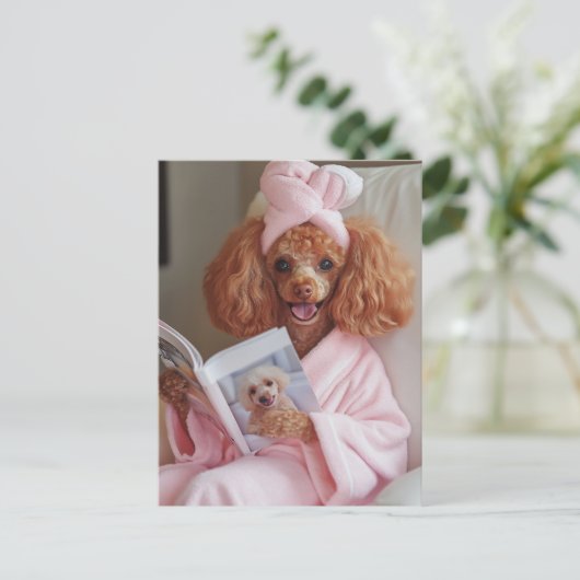 Pampered Poodle Reading Day Postkarte (Stehend Vorderseite)