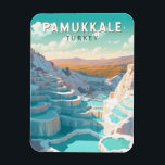 Pamukkale Türkei Reisen Vintag Magnet<br><div class="desc">Pamukkale Retro Vektor Reise Design. Es liegt in der Nähe von Hierapolis,  einer antiken römischen Wellness-Center-Stadt,  die um 190 v. Chr. gegründet wurde.</div>