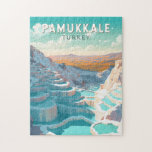 Pamukkale Türkei Reisen Vintag Puzzle<br><div class="desc">Pamukkale Retro Vektor Reise Design. Es liegt in der Nähe von Hierapolis,  einer antiken römischen Wellness-Center-Stadt,  die um 190 v. Chr. gegründet wurde.</div>